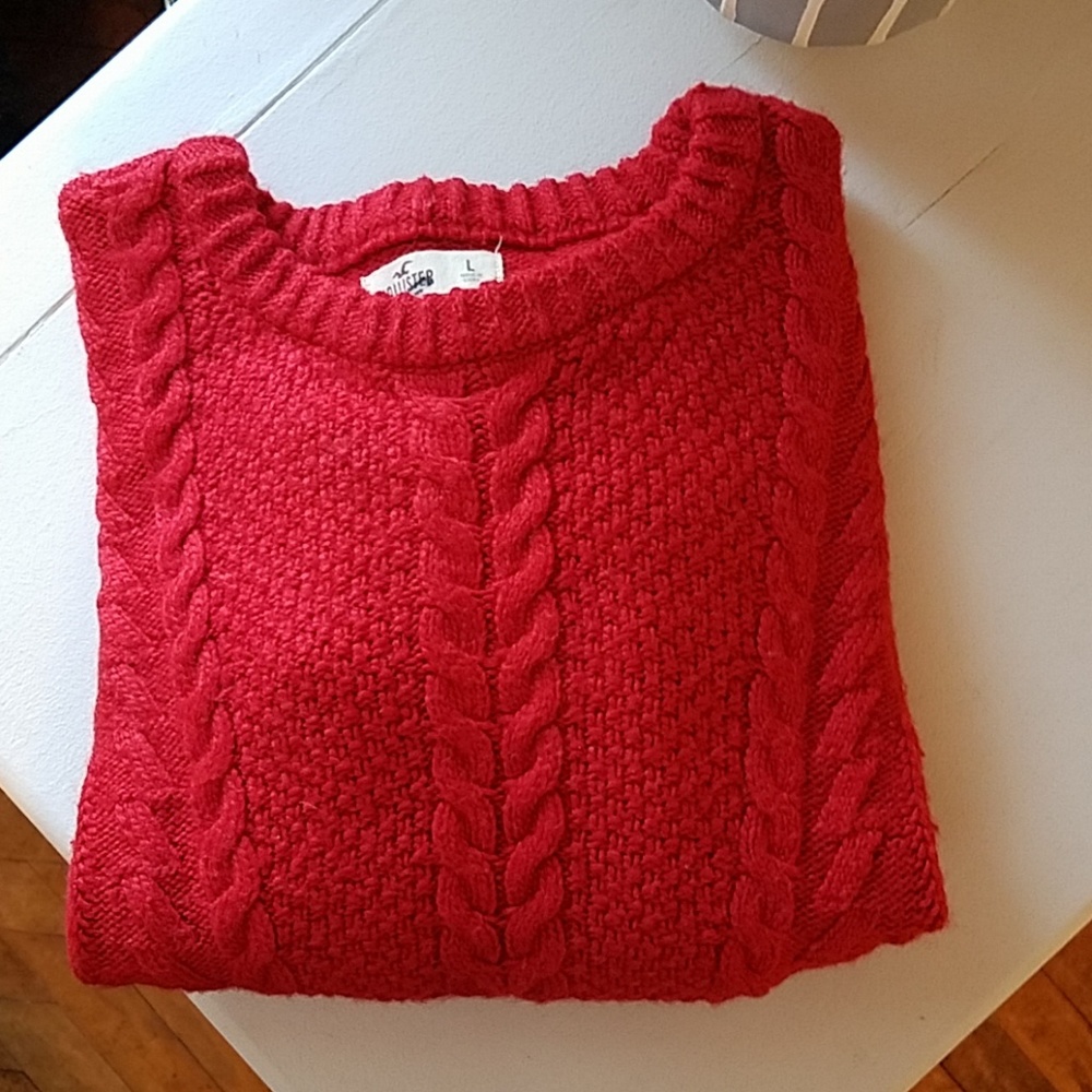 Hollister Cable knit sweater